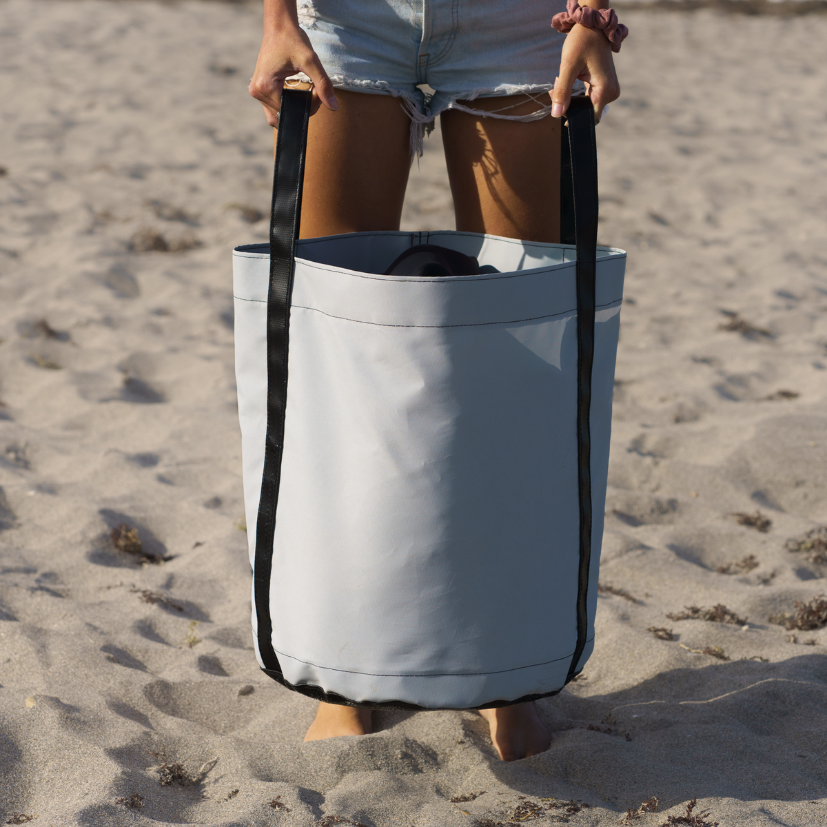 Mezz Watermans wetsuit bag at the beach with a surfer