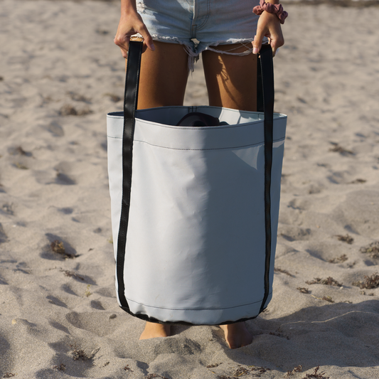 Mezz Watermans wetsuit bag at the beach with a surfer