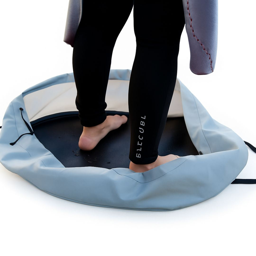 ニュージーランドのパジャマ入れ Clamshell Wetsuit Changing Mat & Wetsuit Bag | Surf Changing Bag